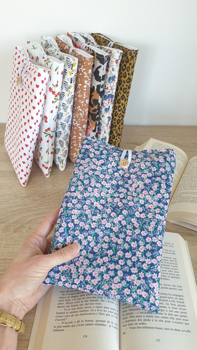 Pochette/couvre livre fleuri bleu