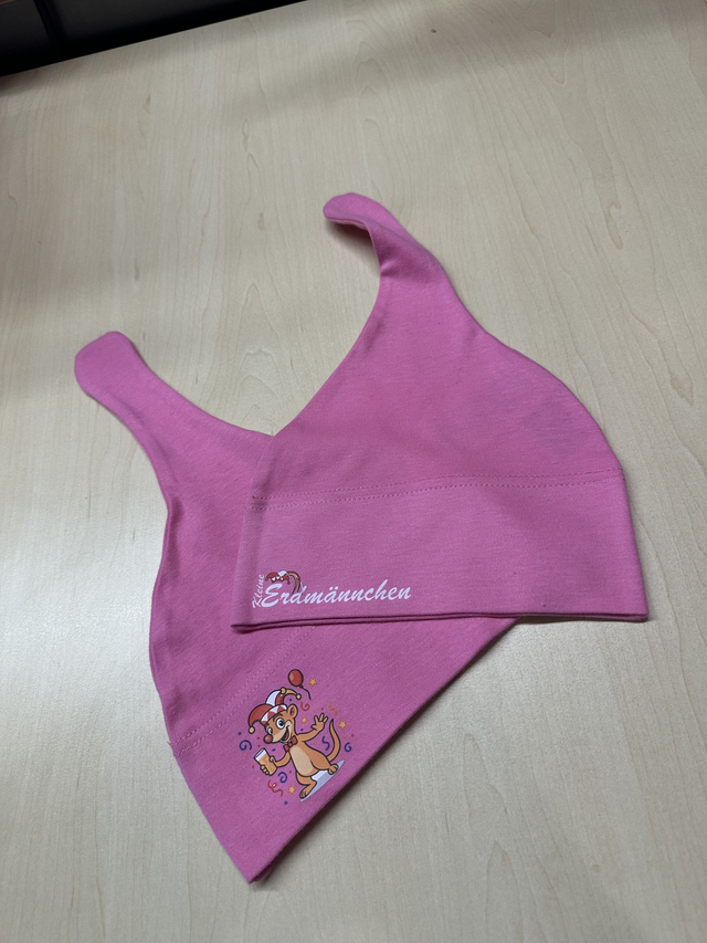 Baby Mütze mit Knoten aus der Kids Collection Kleine Erdmännchen Rosa