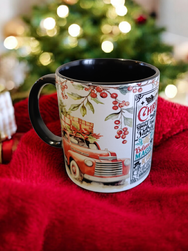 Mug Camion Vintage de Noël – Tasse Rétro avec Pick-up Rouge & Décor Festif