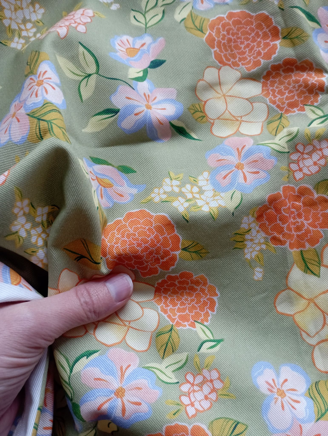 Tissu en coton sergé fleuri au mètre – Vert