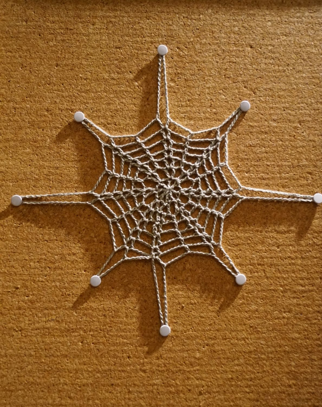 Spinnennetz Dekoration grau mittelgroß