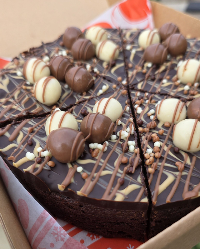 Bailey&#039;s festive brownie (whole 7&quot;)