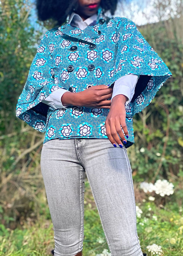 Poncho à motifs bleus et blancs