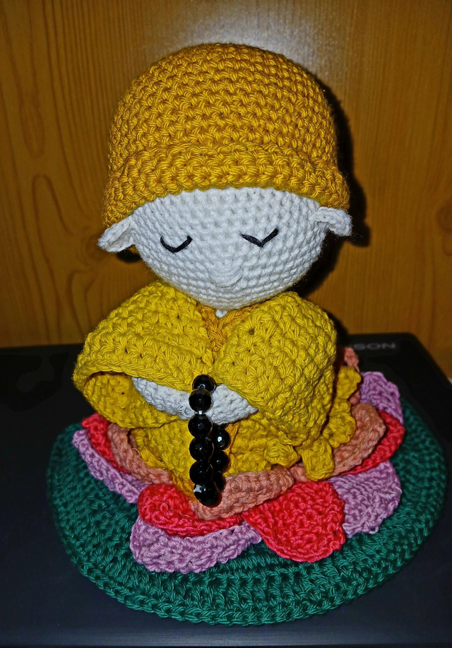 Je vous présente bouddha 
♧ 100% coton
♧RÉALISÉ AU CROCHET 
♧disponibles sur commande couleurs au de votre choix 
♤ prix 18€
♤envoi possible