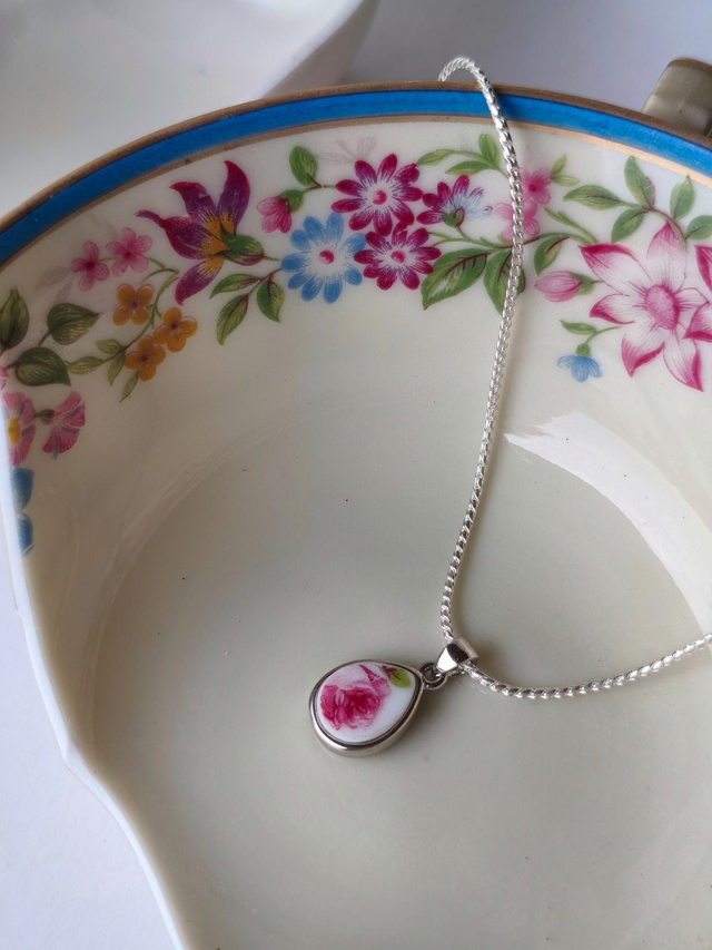 Pendentif goutte - porcelaine tchécoslovaque - Pirkenhammer no.1