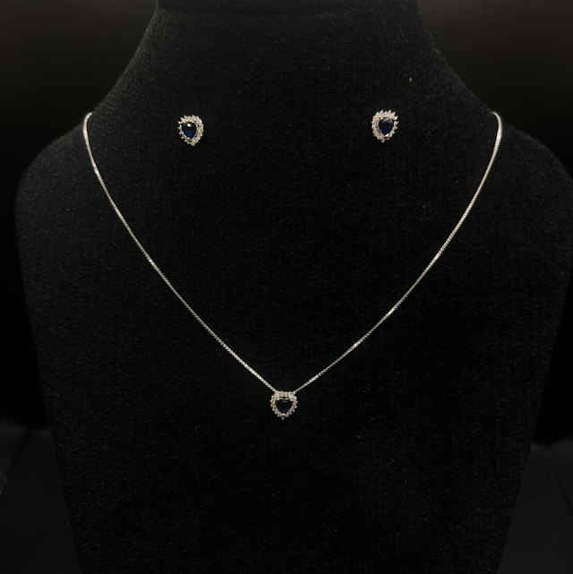 Conjunto delicado zircônia coração cravejado azul marinho 