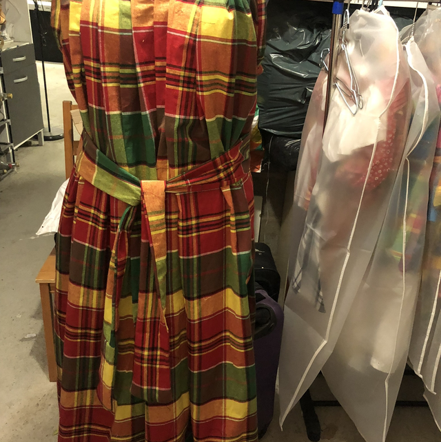 Robe traditionnelle à petite bretelle 