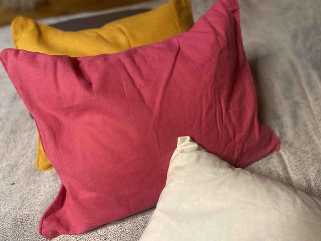 Bio Tönkölypelyva párna mosható huzattal Magenta