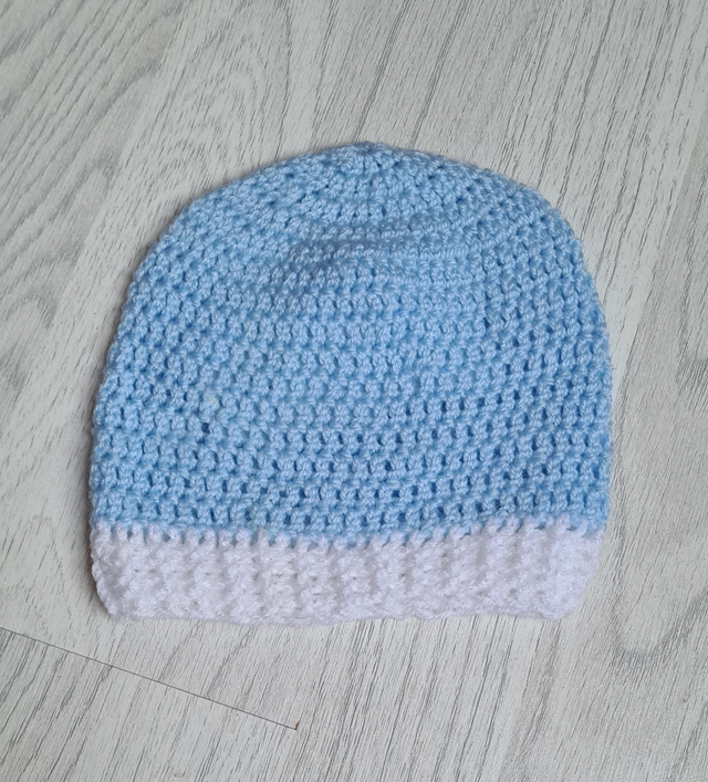 Crochet Baby Beanie Hat blue white 3-6m