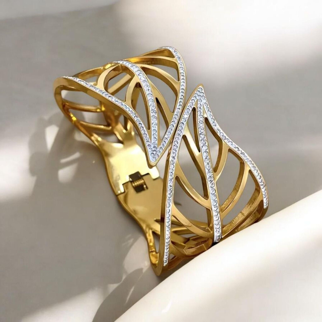 Beautiful 18K Yellow Gold Vermeil Bangle 