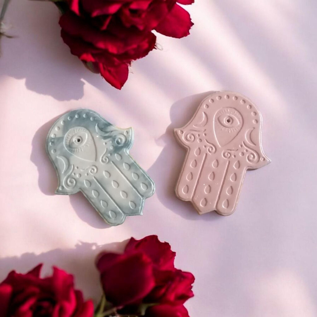 Porte encens artisanal en forme de main, personnalisable 