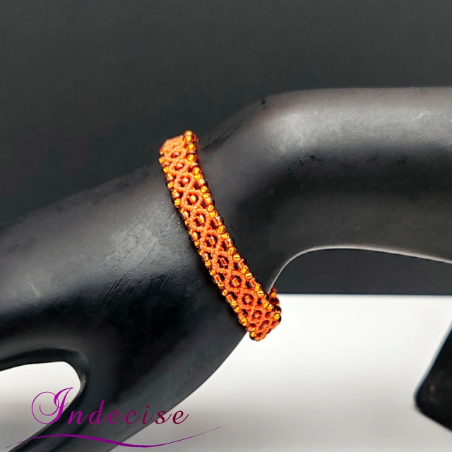 Bracelet orange en macramé avec fermoir aimanté