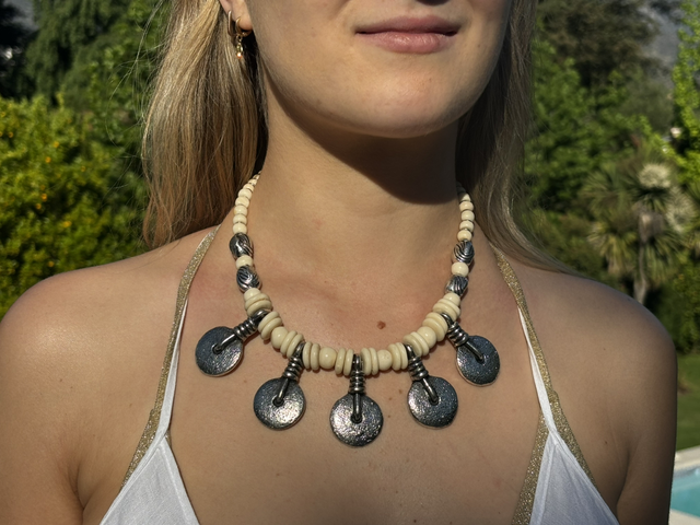 Collar metal marfil