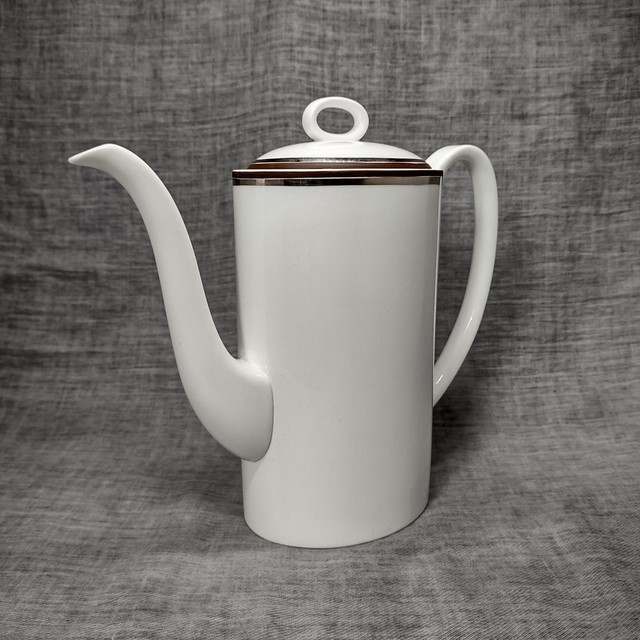 Wedgwood | Theepot Bone China Perfection W4639 (breedte tuit tot greep 23 | diepte 9 | hoogte 20 cm) Wit met bruine zilveren bies | Vintage