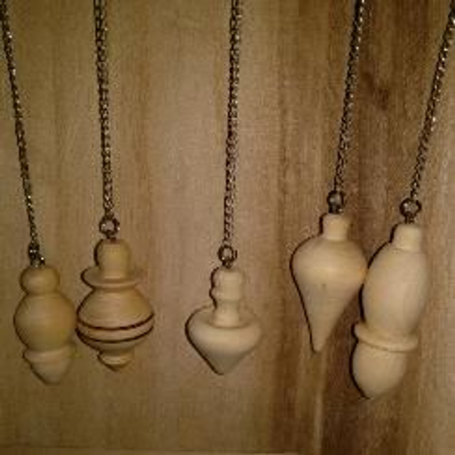 Pendule de radiesthésie en if