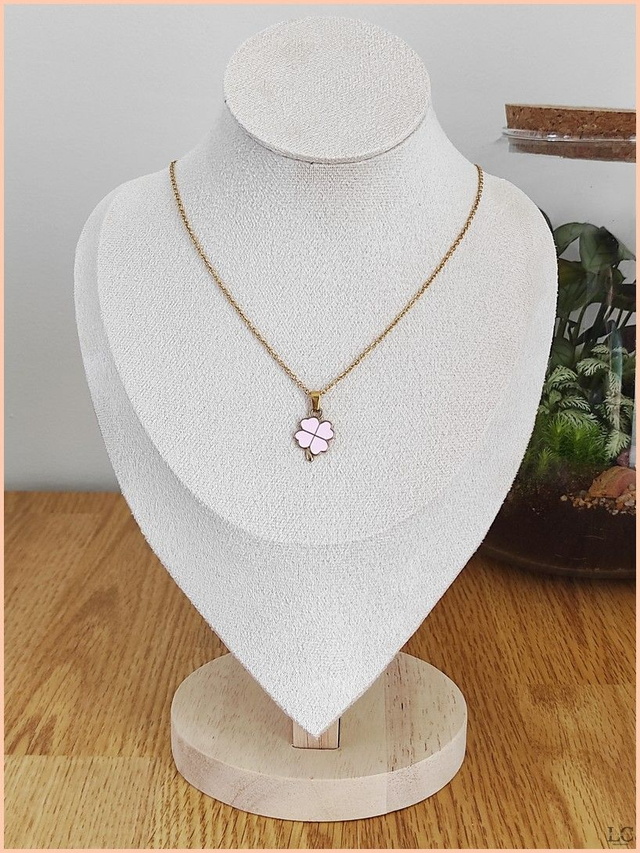 Collier trèfle rose