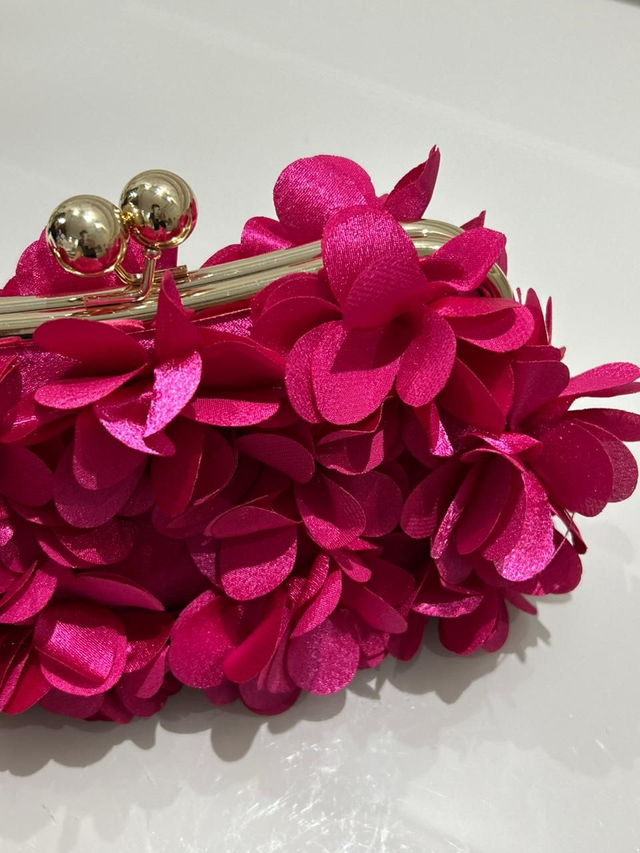 BOLSA FLOR CETIM FLUÍDO ACABAMENTO DE METAL COM ALÇAS PINK (U-4)