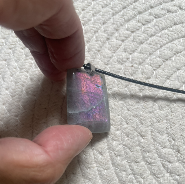 Pendentif original en Labradorite violette de Qualité AA+