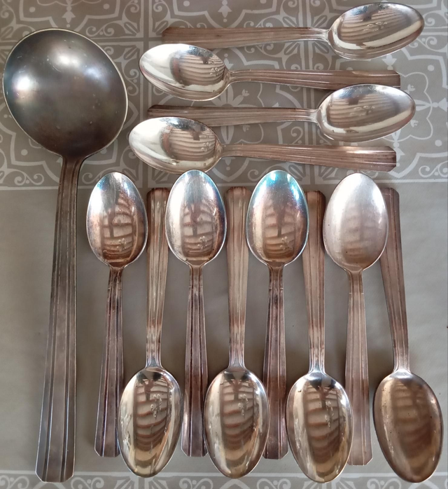 Ensemble service à soupe métal argenté 