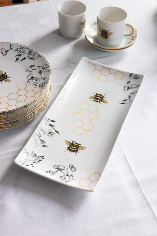Service de 6 assiettes à dessert, L’Or des Abeilles, porcelaine peinte à la main et filet or
