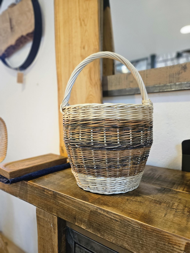 Panier rond en osier blanc et brut