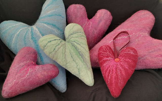 Felted wool heart - pink