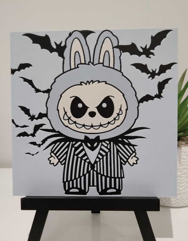 Labubu déguisé en Jack Skellington

