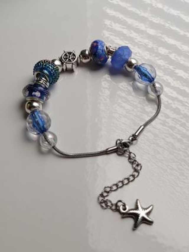 Bracelet: Blue lampwork bead design