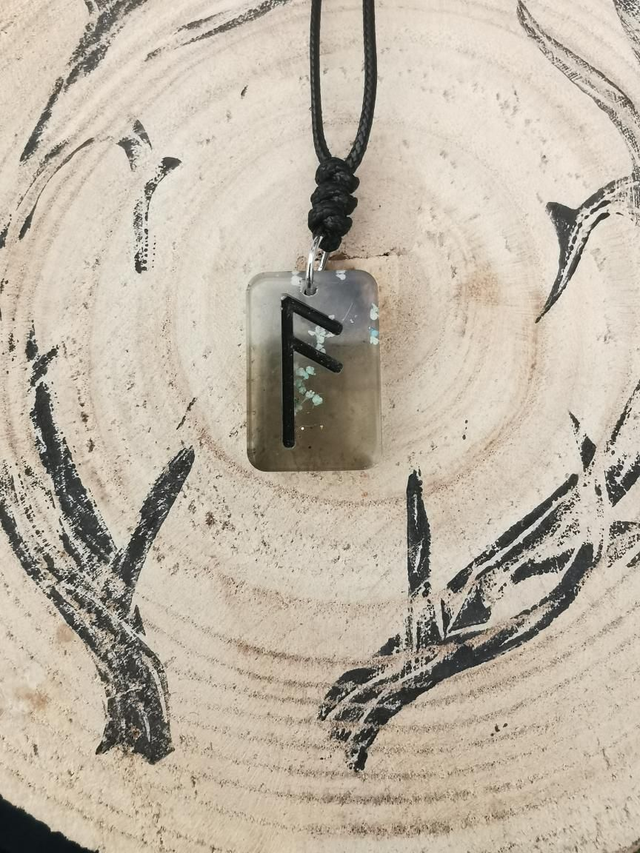 Collier Ansuz fleurs bleues