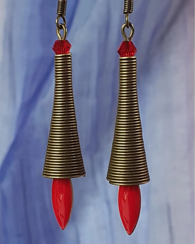 Horn Boucles d'oreilles pendantes forme cornet  avec breloque émaillée rouge vif