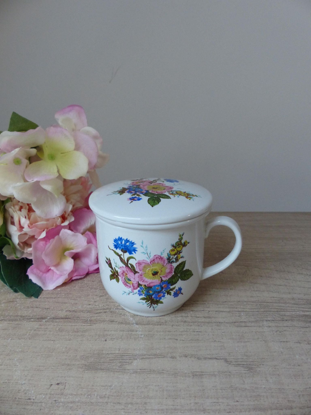 Tisanière en céramique fleurie, tasse avec filtre et couvercle décor botanique rose, bleu, vert, cadeau anniversaire femme amie collègue