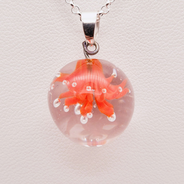 Pendentif Ariel rouge 