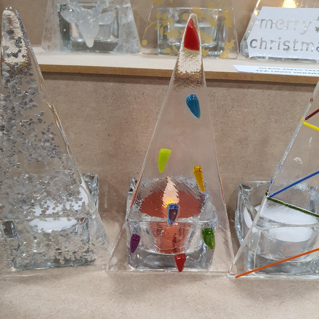 Large Coloured shard design Xmas tree tealight holder