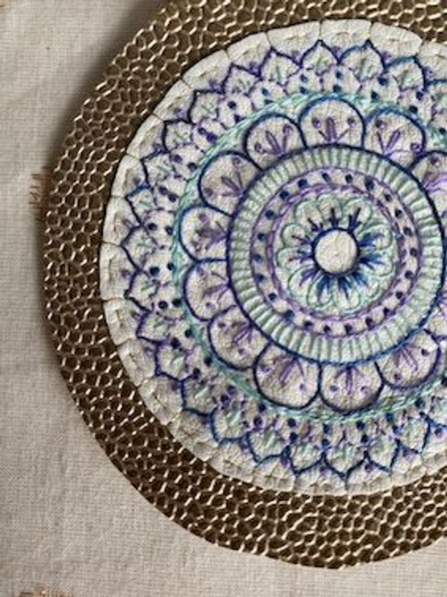 Mandala blanc et bleu