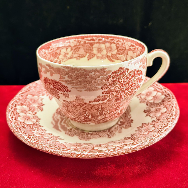 Enoch Wedgwood | Kop (diameter 9 | hoogte 6,5 cm) en schotel (diameter 14,5 | hoogte 2,4 cm) 'Woodland' motief  in Roze | Vintage