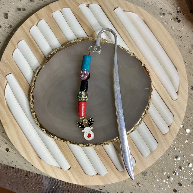 Handmade Christmas bookmarks. Colourful beaded book accessories.