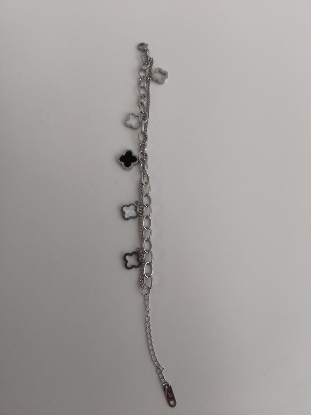 Zilverkleurige armband bedels