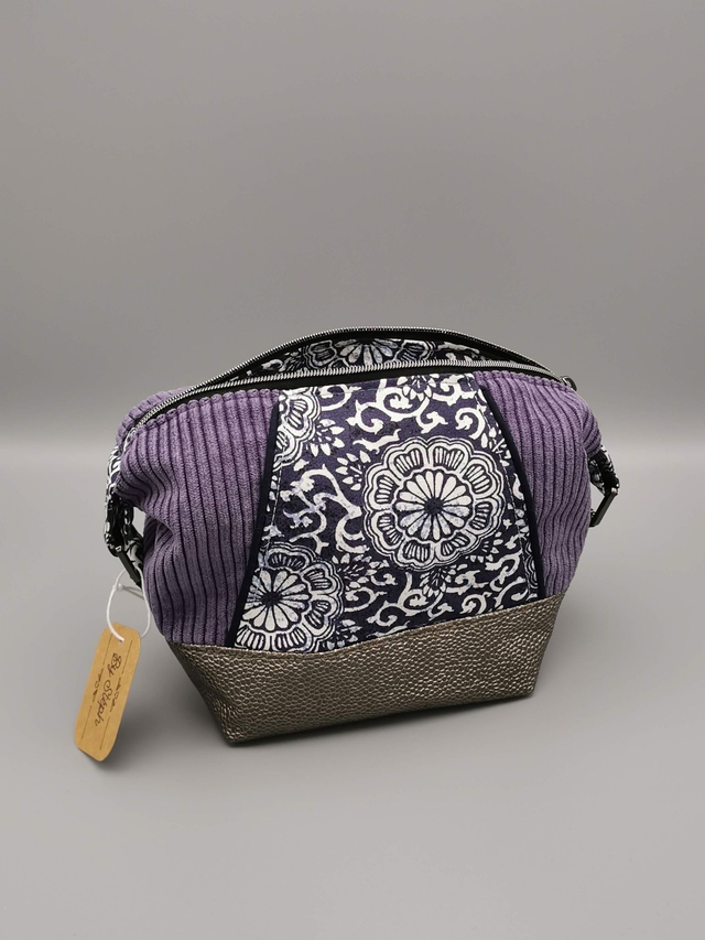 Petite trousse en velours côtelé et simili