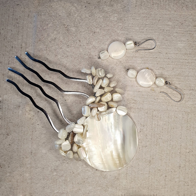 Tocado peineta en nácar natural con pendientes a juego novia Vera