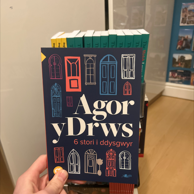 Agor y Drws| 6 Stori i Ddysgwyr (Lefel Mynediad)