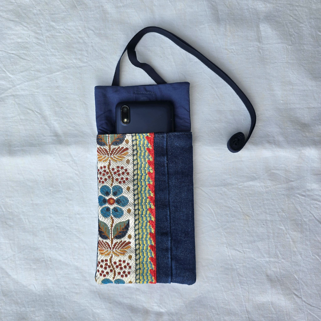 Pochette en tissu pour téléphone, avec bandoulière. En jeans, éco-conçue