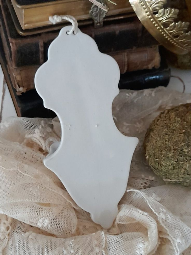 Bénitier ancien en porcelaine