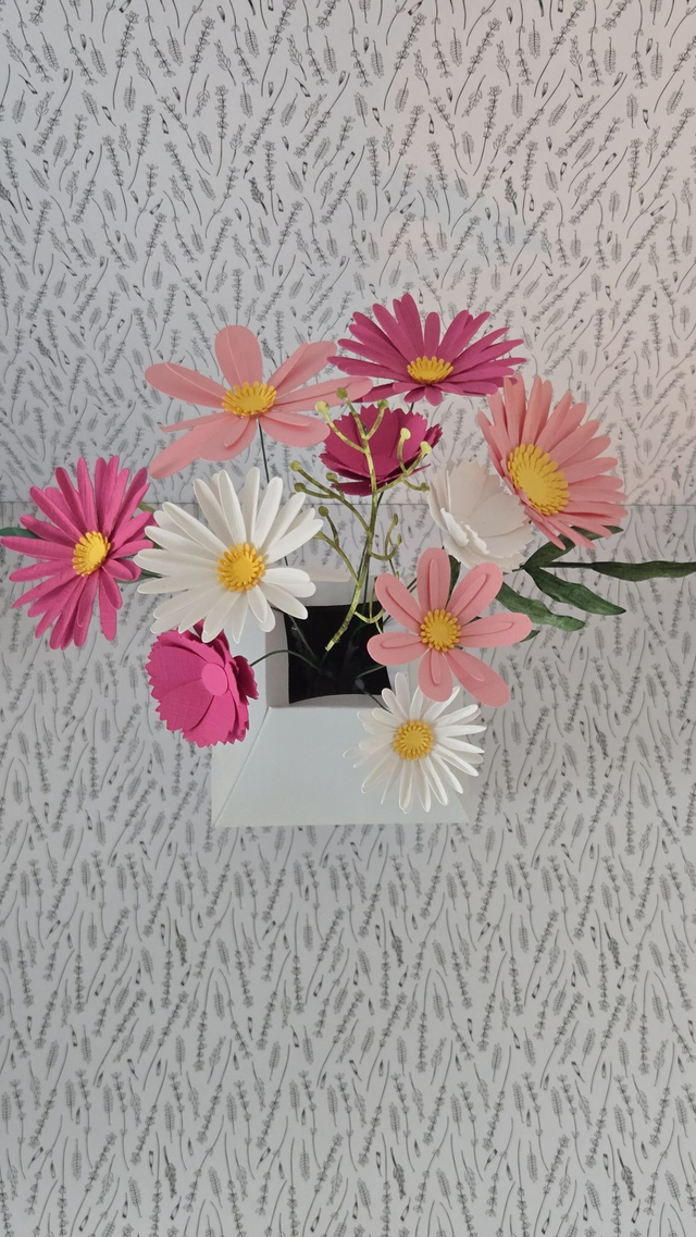 Bouquet de Fleurs Printanières en Papier – Décoration Événementielle Durable
