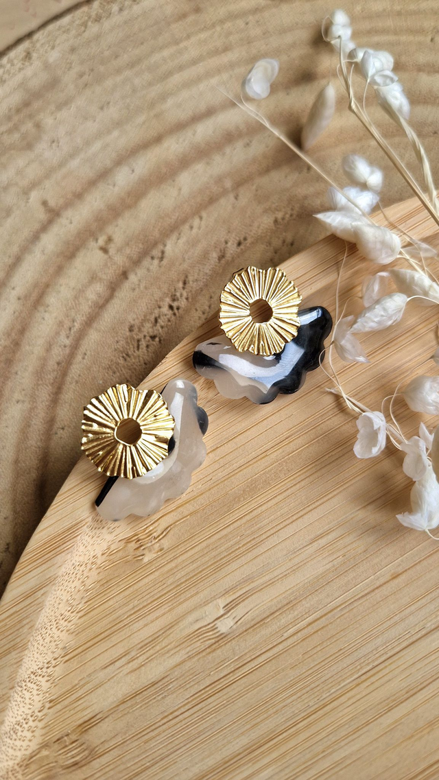 Élégante – Collection Écaille de tortue – Boucles d’oreilles artisanales en pâte polymère et résine 