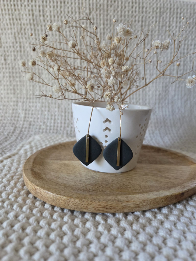 Boucles d&#039;oreilles Mae coloris vert pin