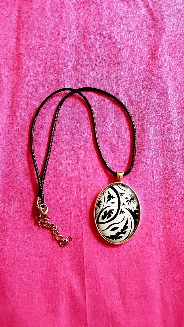Pendentif noire et blanc 