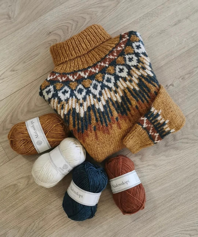 Hopi Polar Sweater Kit - Col 03 (Golden Heather Álafosslopi) - Wool &amp; Pattern - Linka Neumann