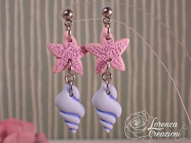 Orecchini a tema marino con conchiglie e stelle marine, rosa e beige (1)