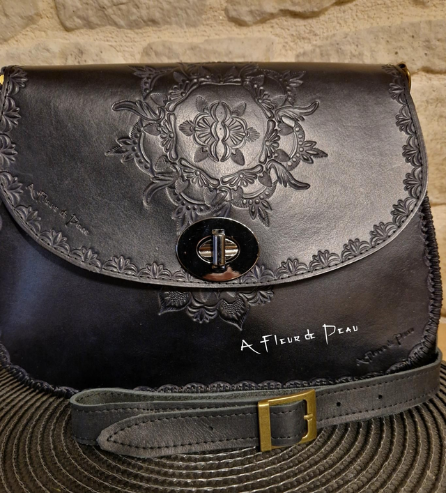 Sac en cuir motif mandala