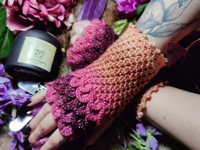 Mitaines dragonscales rose pailleté